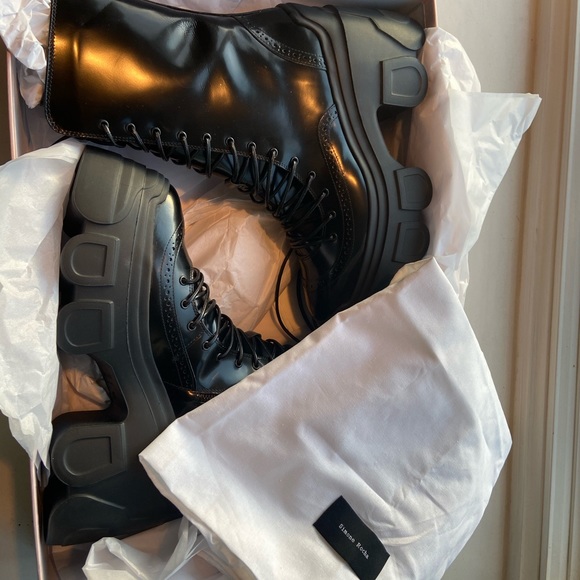 **Simone Rocha - New -Track sole lace-up, black patent-leather brogue boots - Picture 7 of 8